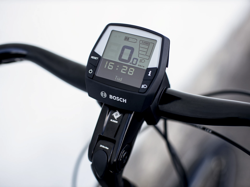 Trek District+ 4 400wh Lowstep Electric Hybrid Bike 2022 in Black-8